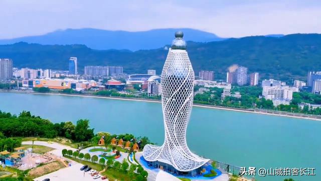 四川优雅的城市，极致美景和特色美食很多，有“天府之肺”的美誉