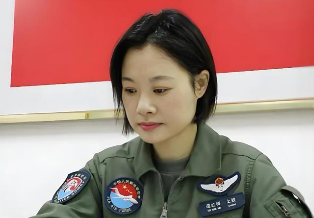 阅兵女机长身份曝光！私生活被扒牺牲太大，老公不简单，央视点名