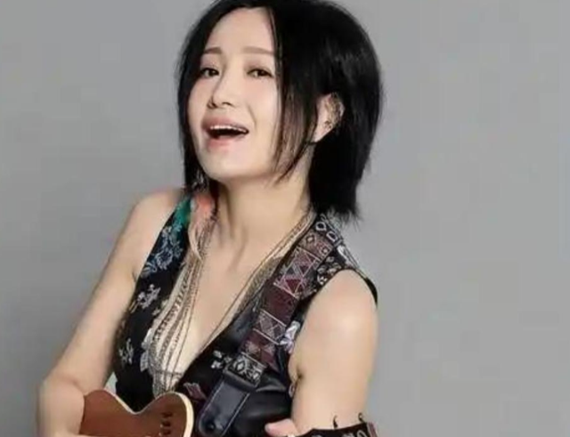 连上5次春晚，却和恩师同居怀孕被骗流产，如今56岁的她依然单身