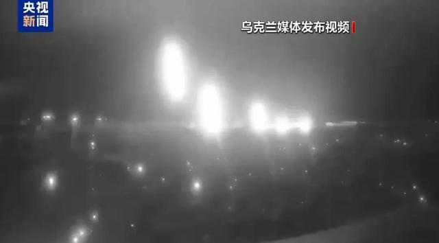 以为俄罗斯不敢动？美方刚扣油轮，普京一发“榛树”炸穿利沃夫！