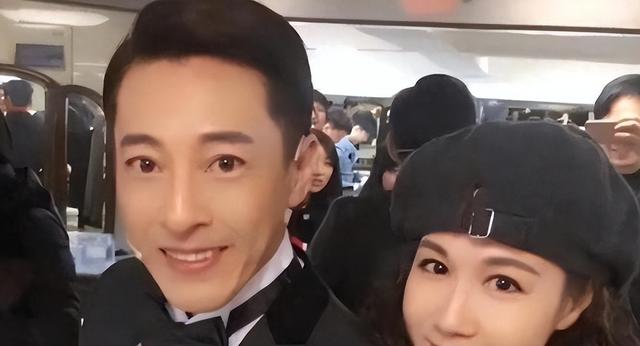 夫妻俩为了不变老，坚持31年不吃肉不生子，如今59岁近照不敢认