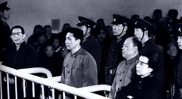 她曾任中组部副部长，怒批副主席汪东兴，直呼毛主席为“老毛”
