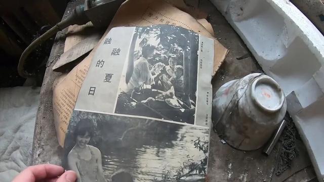 重庆巴南废弃了20多年的电影院，里面还遗留了大量上世纪的老物件