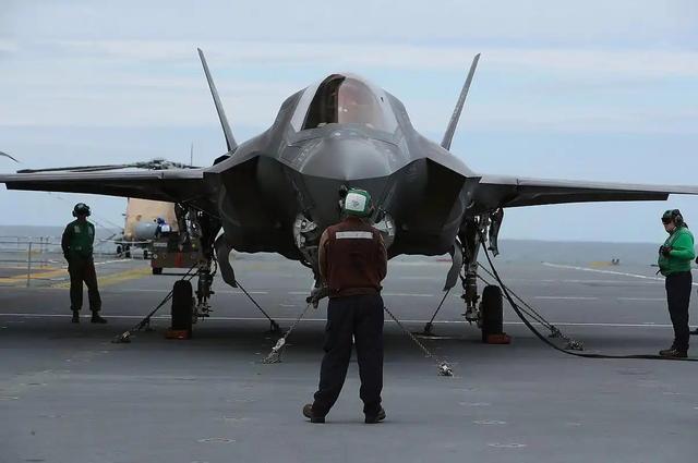 又让张召忠说中了？东拼西凑550亿建的2艘航母，如今彻底成为累赘