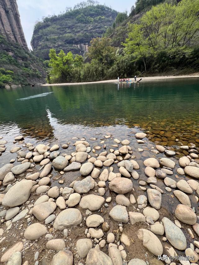 武夷山，其标志性的景点即玉女峰，也是福建省的地标