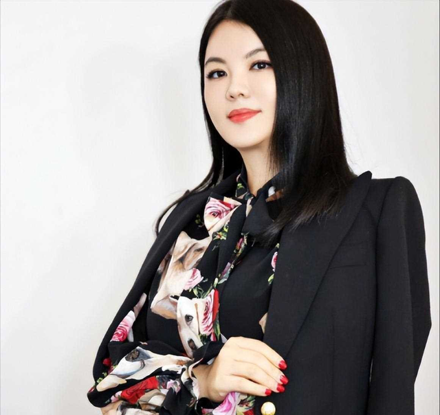 李湘不再隐忍，坦白与释永信真实关系，亲密照的真相终于有了答案
