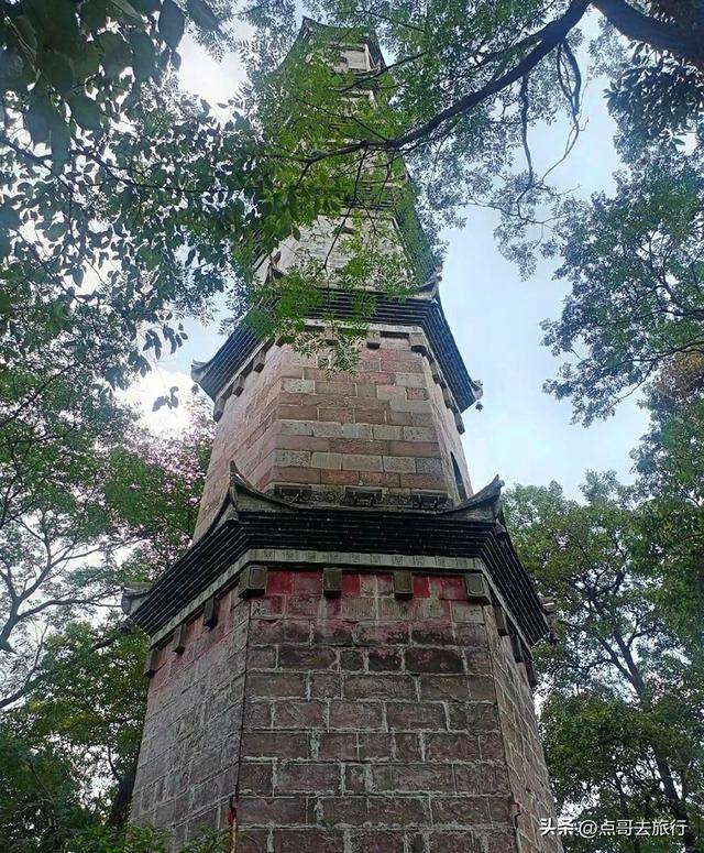 成都难得的清凉徒步胜地，在都江堰隔壁，不要门票，超级凉爽。