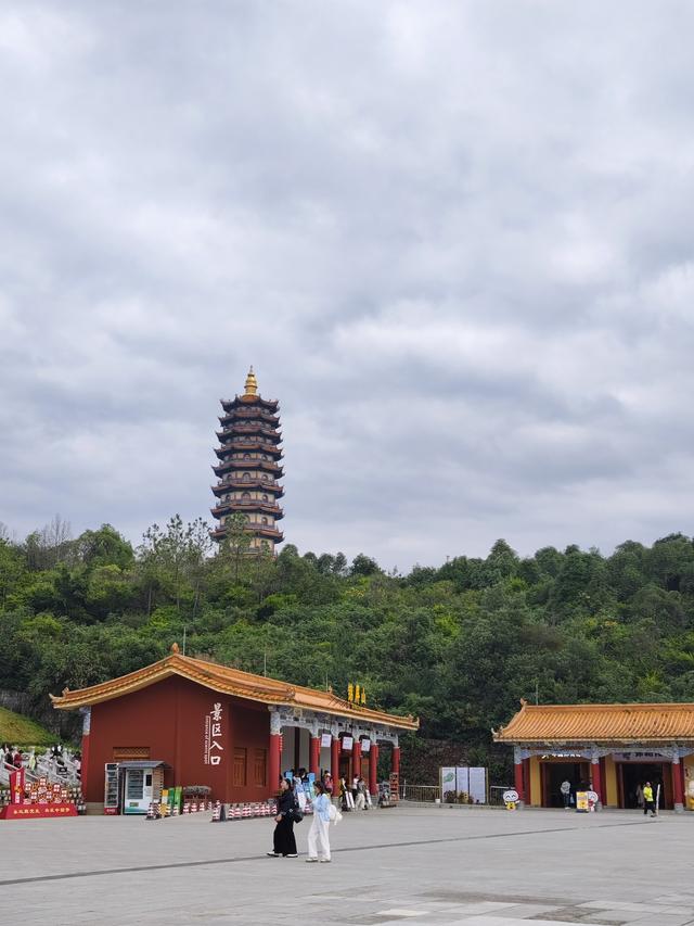 南行漫记：游锦屏山，看世界第一大弥勒佛。