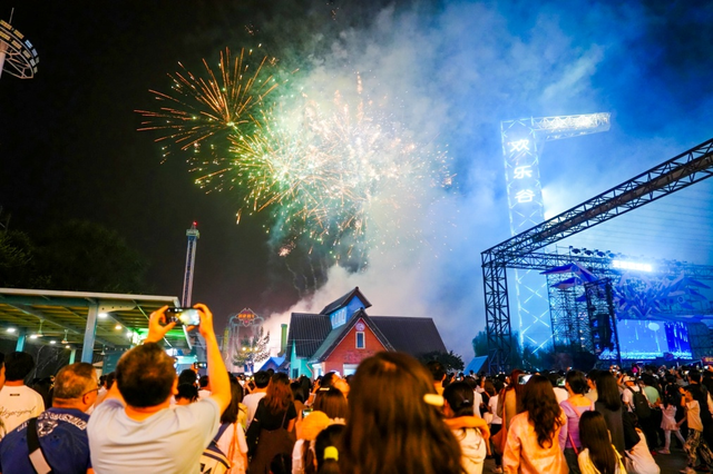 天津欢乐谷国庆“人从众”！多重玩法拉满假期热潮→