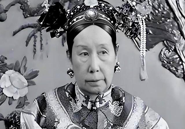 清朝灭亡后，李莲英姐姐才敢说出实情：慈禧其实不是病死的！