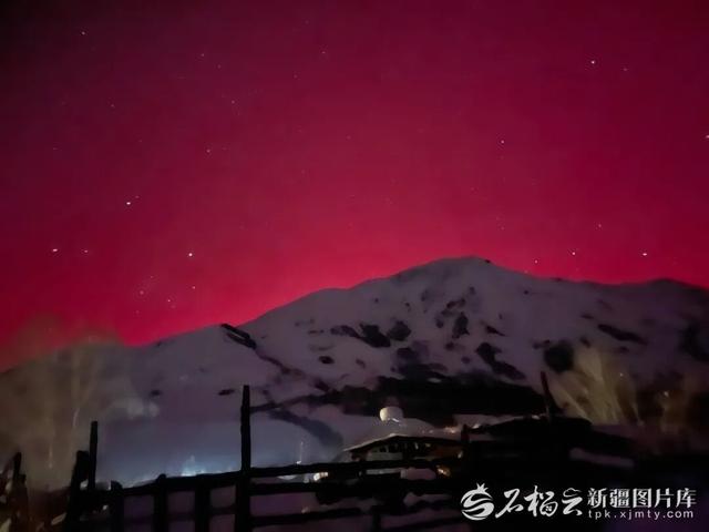 特大地磁暴发生！新疆现绚丽极光