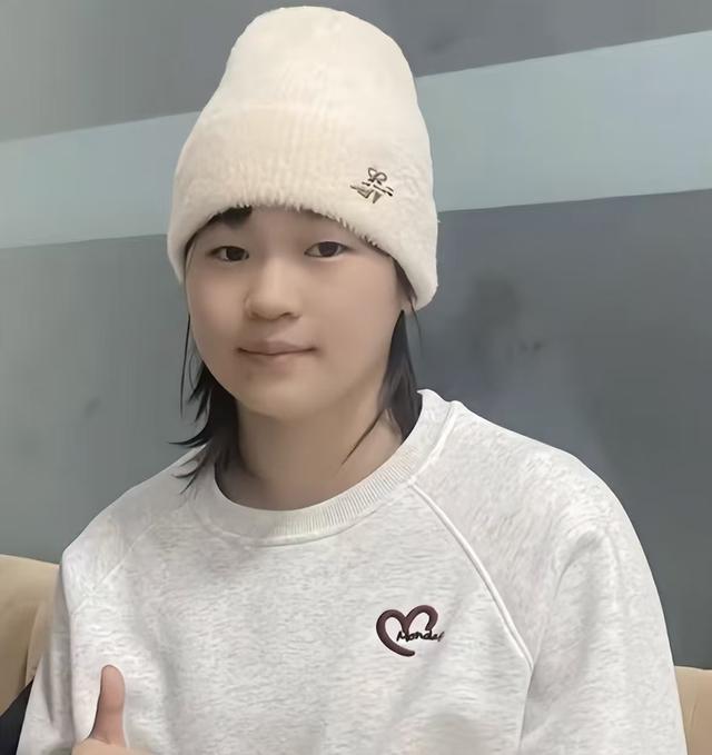 全红婵正式回归亮相！身材高挑颜值抢眼，留长发后判若两人