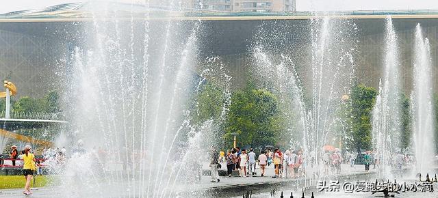 成都天府广场喷泉：水舞灵动映蓉城