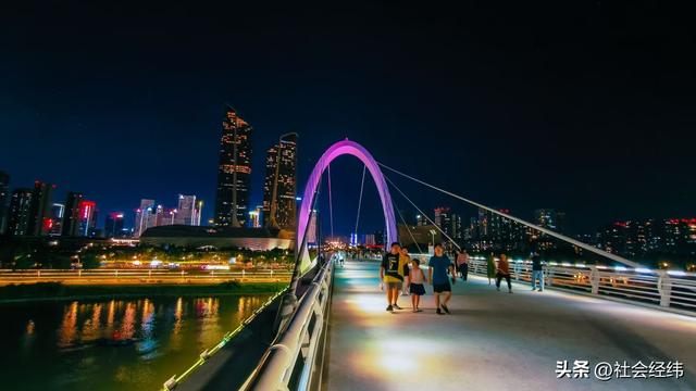 每日一景|璀璨江畔南京眼