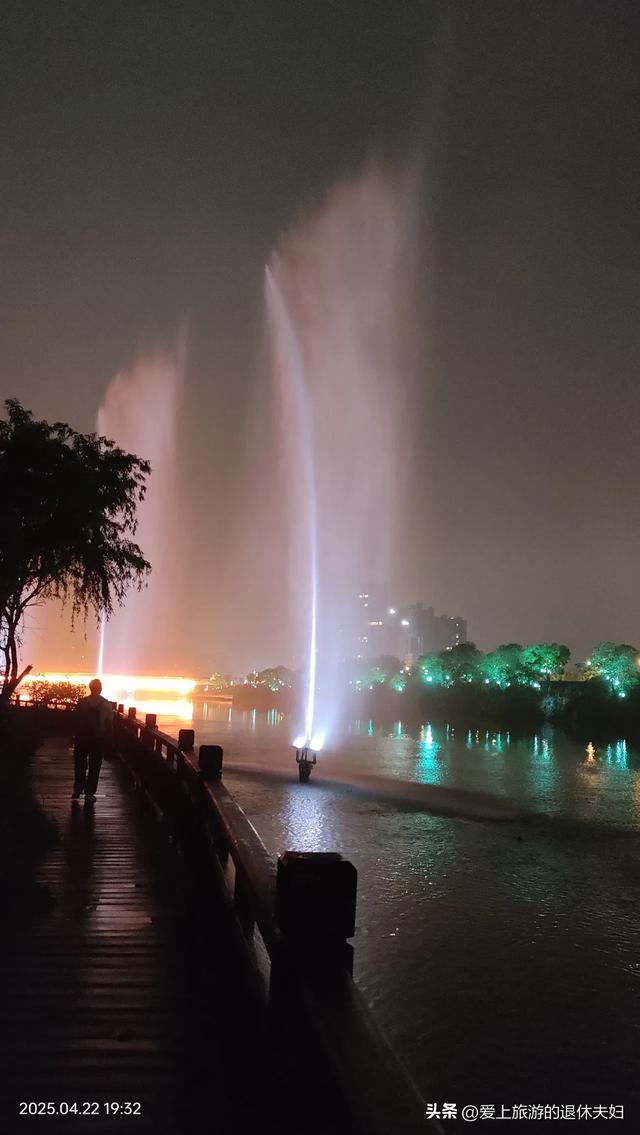 出游第6站-衡阳:东洲岛、石鼓书院、保卫里。阴雨天,游了个寂寞