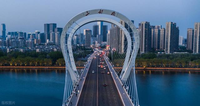 继大连之后，辽宁省又一“黑马城市”要起飞，比鞍山更有底蕴