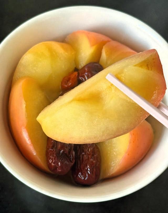 蒸苹果和煮苹果	，一个补一个泄，吃对是宝，吃错伤身