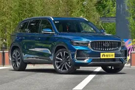 轴距超2米8，2.0T动力油车，星越L和红旗HS5谁更好？图片