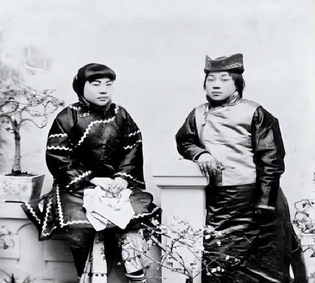 日军兽行：当着男人的面玷污了女儿，临走还残忍割下妻子乳房