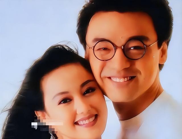 败光两任亿万家产，为还债拍三级片	，如今62岁坦言后悔嫁给钟镇涛