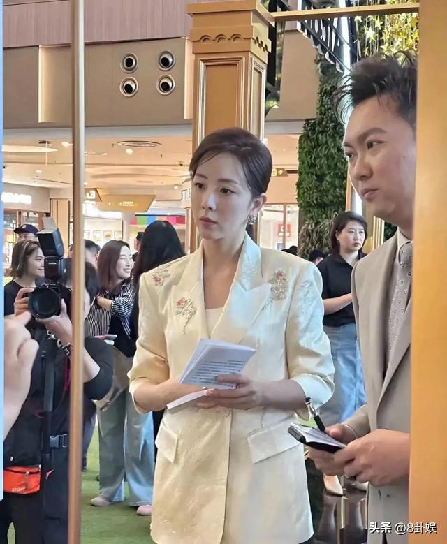 狐狸尾巴藏不住？李思思离开央视原因曝光，原来“野心”不止于此