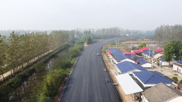 中交二航局S218大通湖项目全面迈入沥青摊铺阶段，预计12月底通车！