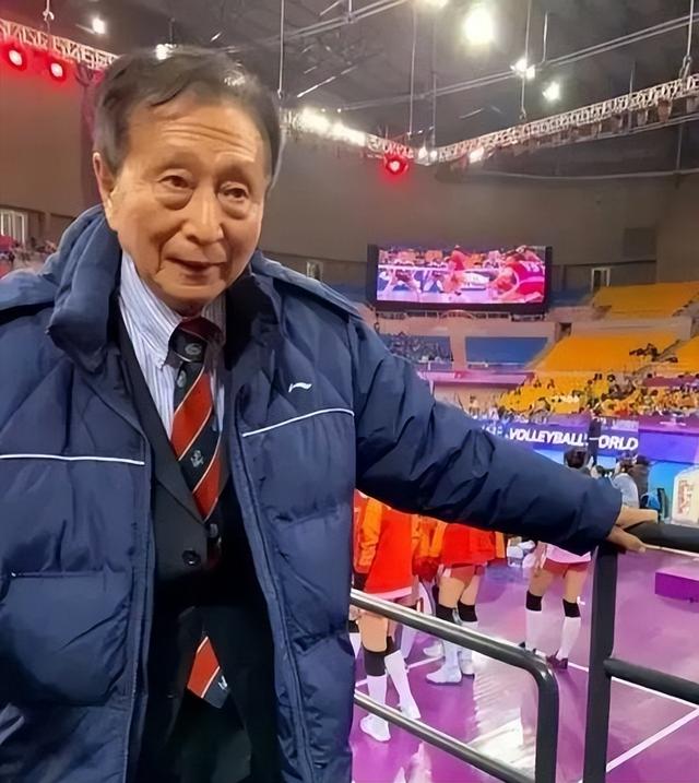 86岁宋世雄现状：定居北京老到认不出，托举儿女成才后却都在国外