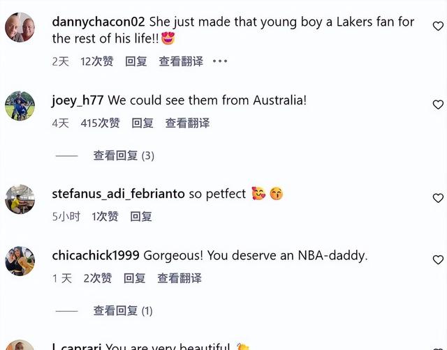 湖人美女球迷凭借火辣身材迅速走红网络！还被现场摄影师偷拍