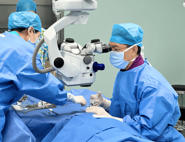 全球首例！国产5G机器人4200公里“盲操”成功，刷新全球医疗纪录