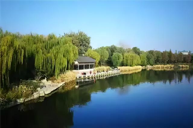 半城湖中石桥美