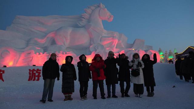 乌拉盖草原解锁冬季文旅新体验