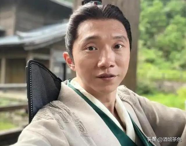 怪不得宋家腾能这么火，看看他妻子是谁就知道了，娶个贤妻旺三代