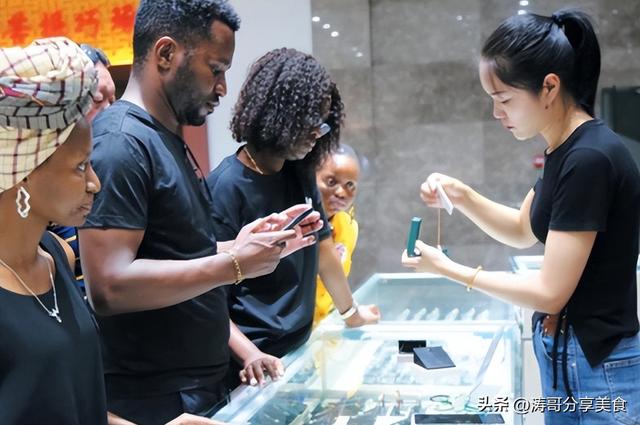 大量美国游客到访北京，打着旅游旗号却不去任何景区，为啥而来？