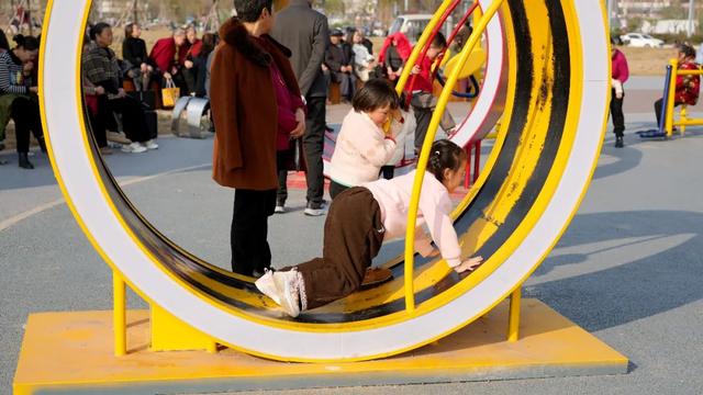 白天能量满满,晚上赛博朋克!射洪这个地方不得了