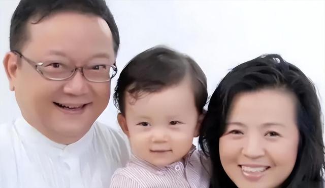 77 岁王刚的晚年：本以为有儿子能安度余生	，如今却为养子操劳不停