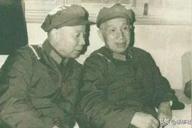 他到大军区当政委，上级：多则三四年调回京！干7年后转入政协！图片