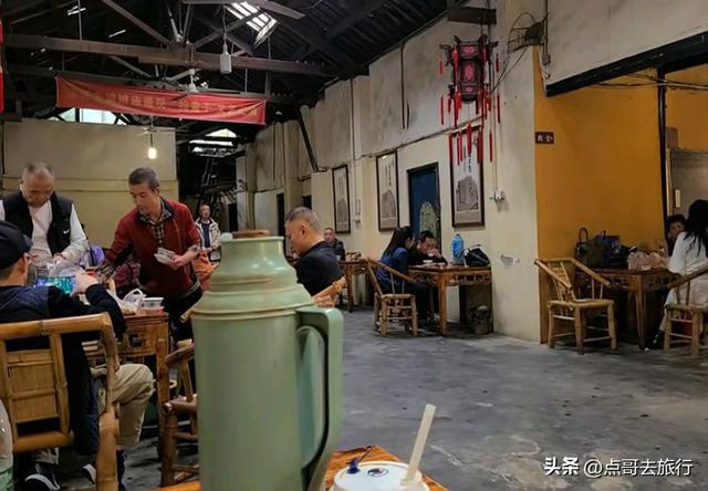 成都闹市中心神秘小庙，“似庙非庙”的烟火气，吃斋饭仅需8元！