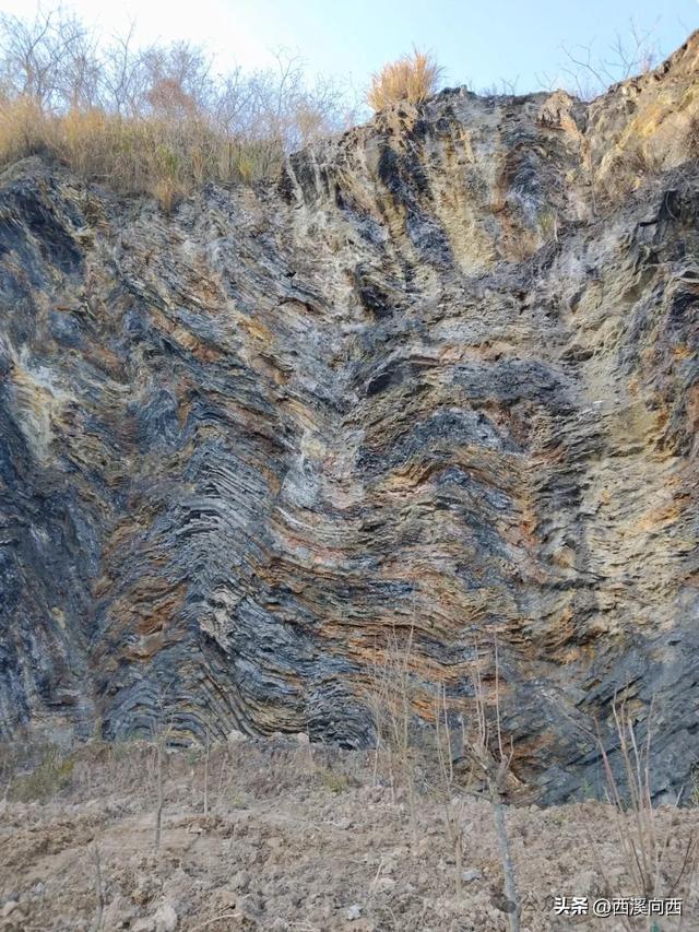 杭州南部诸暨的一处上古地质褶皱奇观