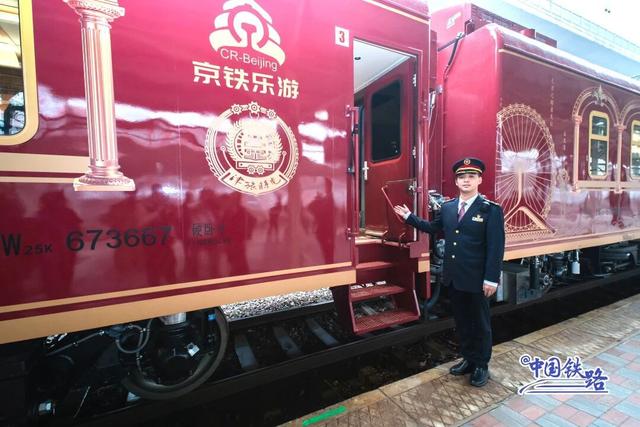 首次载客运行！12306可购票！旅客：上车像穿越