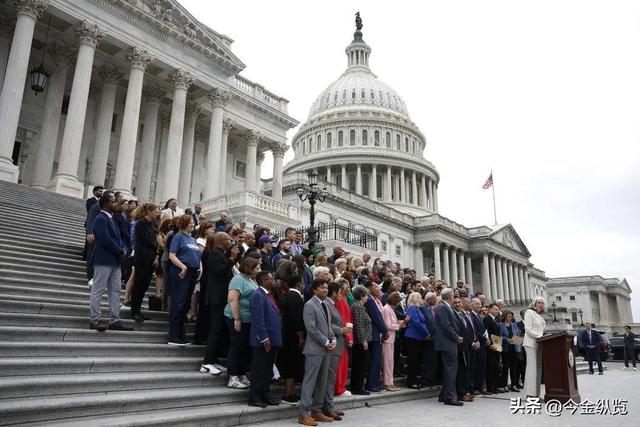美式"劫贫济富"升级：四成民众挣扎，亿万富豪躺赢狂揽万亿破纪录