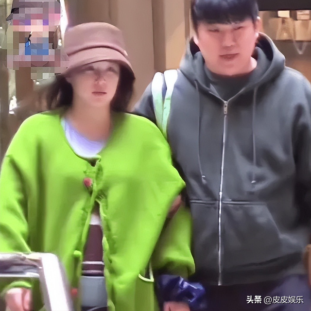 阚清子被曝生出畸形儿并且离世不到24小时，"恶心"的一幕就发生了