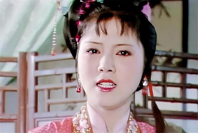 87版红楼梦欧阳奋强说，她太漂亮，自己都不敢正视，只能偷偷看