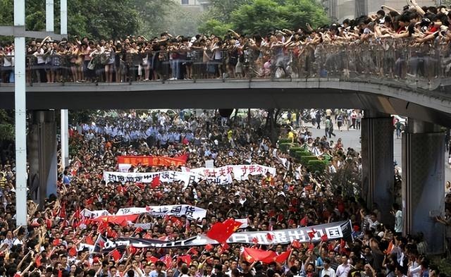 日媒通告全球：如果中日开战，中国人会抢着当先锋，引发高度关注