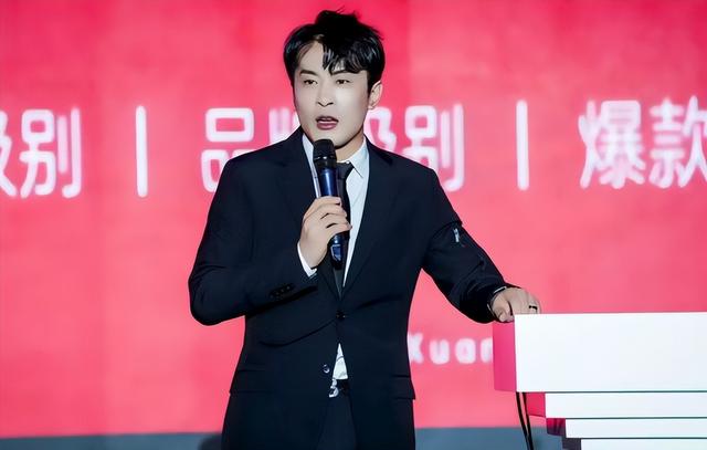 不演了？网红卫生巾大曝雷，上百人确诊癌症后，辛巴又卖惨退网