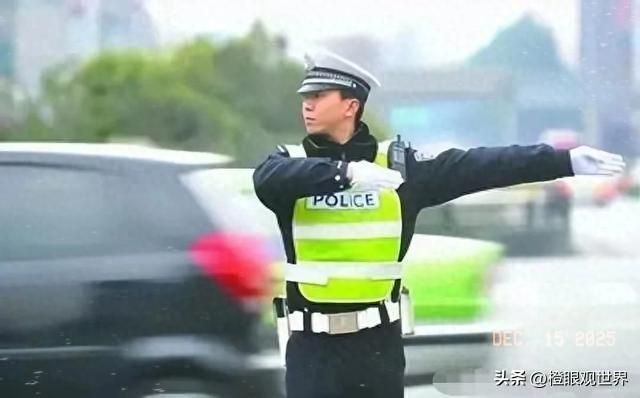 全国交警改名"交管"：一字之变	，藏着14亿人的出行答案与时代必然