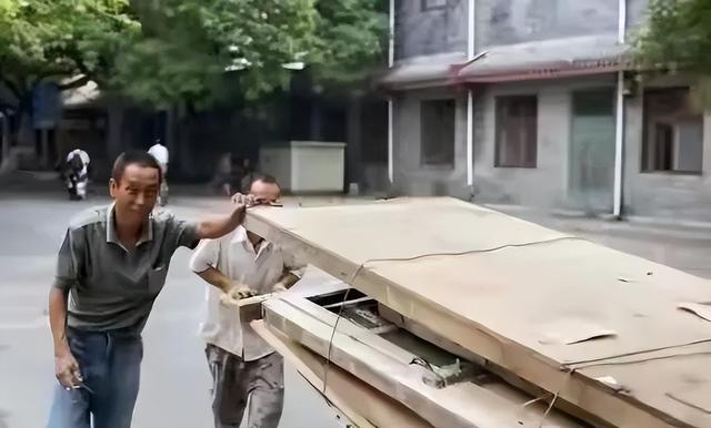 国家终于发话了！六十岁打工没人管？超龄打工人有了新保障？