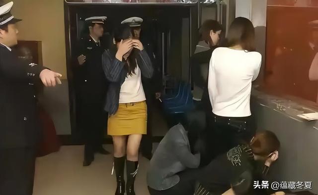 499隔衣服摸胸！私人影院暗藏涉黄：299元起步撕丝袜，还有更过火