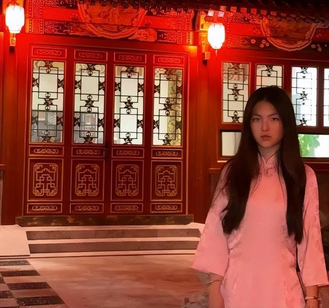 李湘在平台晒自家北京小院，大到让网友以为是景区，真的太有钱了