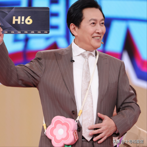 唐国强的“糟心事”，两个儿子都残疾，难怪73岁还得到处卖老脸
