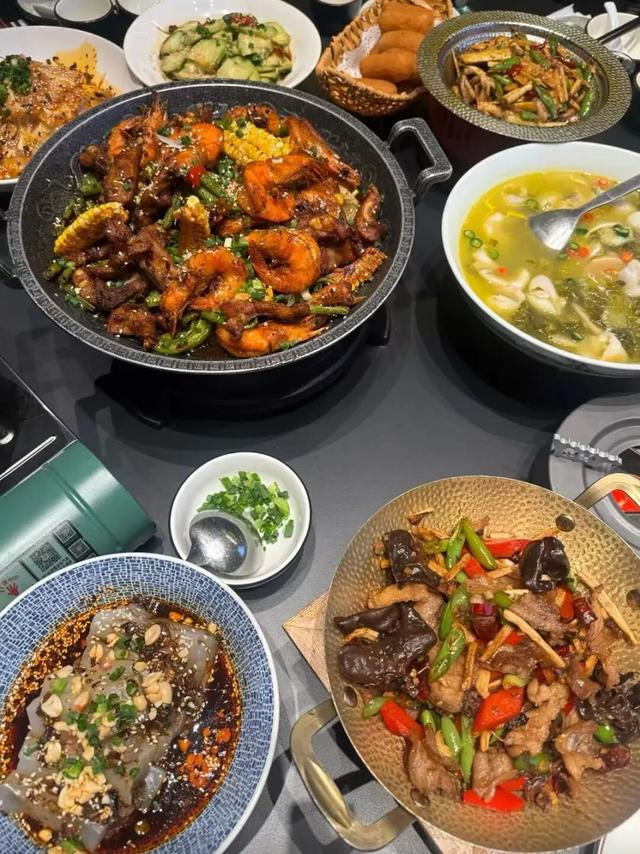 周末就冲！成都出发40min直达浪漫小城，喂海鸥逛古寺！